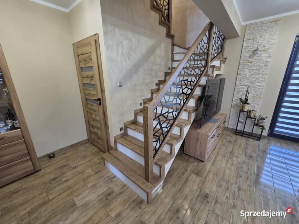 Schody drewniane na beton samonośne dywanowe z Nowy Sącz sprzedam