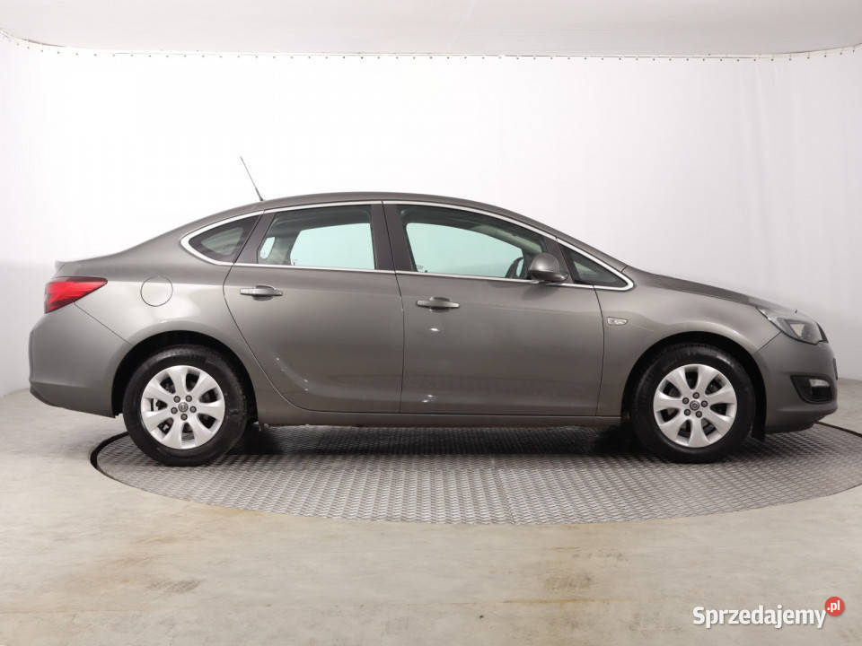 Opel Astra 14 T elektryczne lusterka