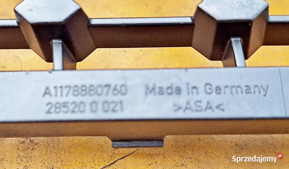 MERCEDES CLA W117 KRATKA ATRAPY GRILL Radom