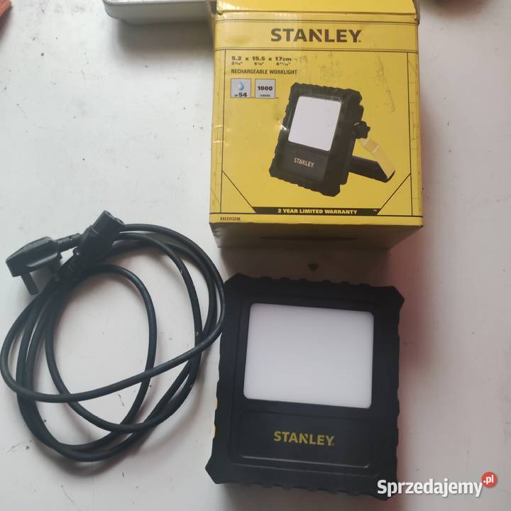 Akumulatorowa lampa robocza LED Stanley o mocy 10 W