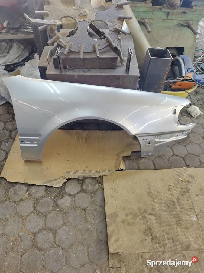 Błotnik prawy przód Audi 100 C4 srebrny Tarnów