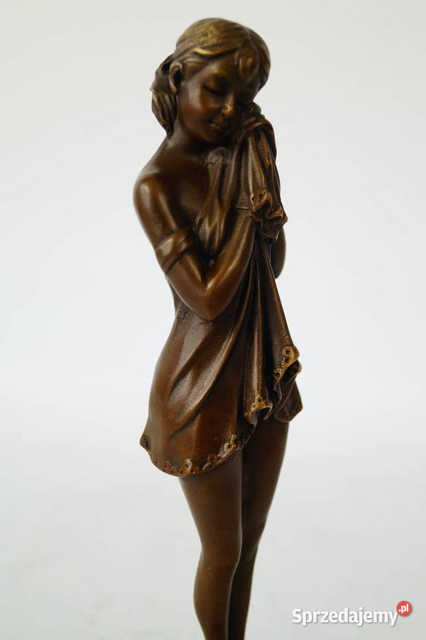 Smutna dziewczynka figura z brązu rzeźba Gizałki