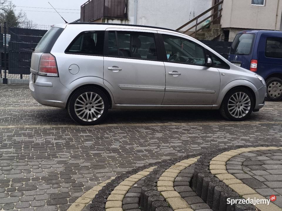 Opel Zafira B 19 Robakowo