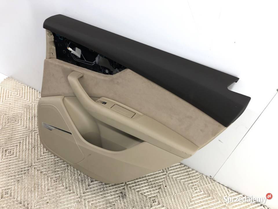 BOCZEK DRZWI PRAWY TYŁ AUDI Q7 4M SUV TAPICERKA