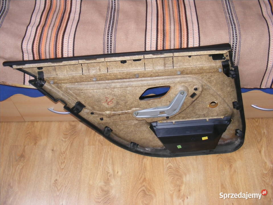 BOCZEK TAPICERKA DRZWI PRAWY TYŁ BMW E39 Rogów