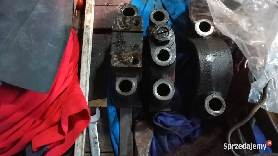 Podpory stopy wału i korbowody Ursus C328 pomorskie sprzedam