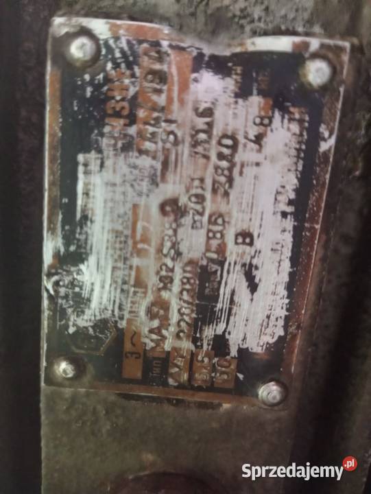 Frezarka dolnowrzecionowa z wózkiem Gomad