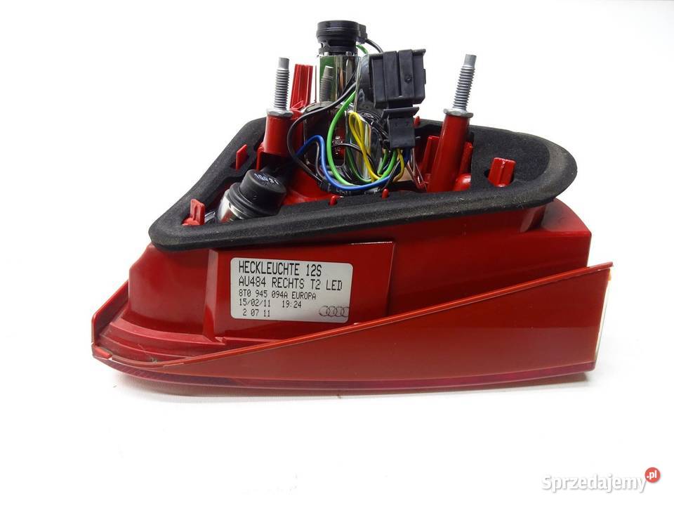 LAMPA PRAWA PRAWY TYŁ TYLNA W KLAPĘ 8T0945094A