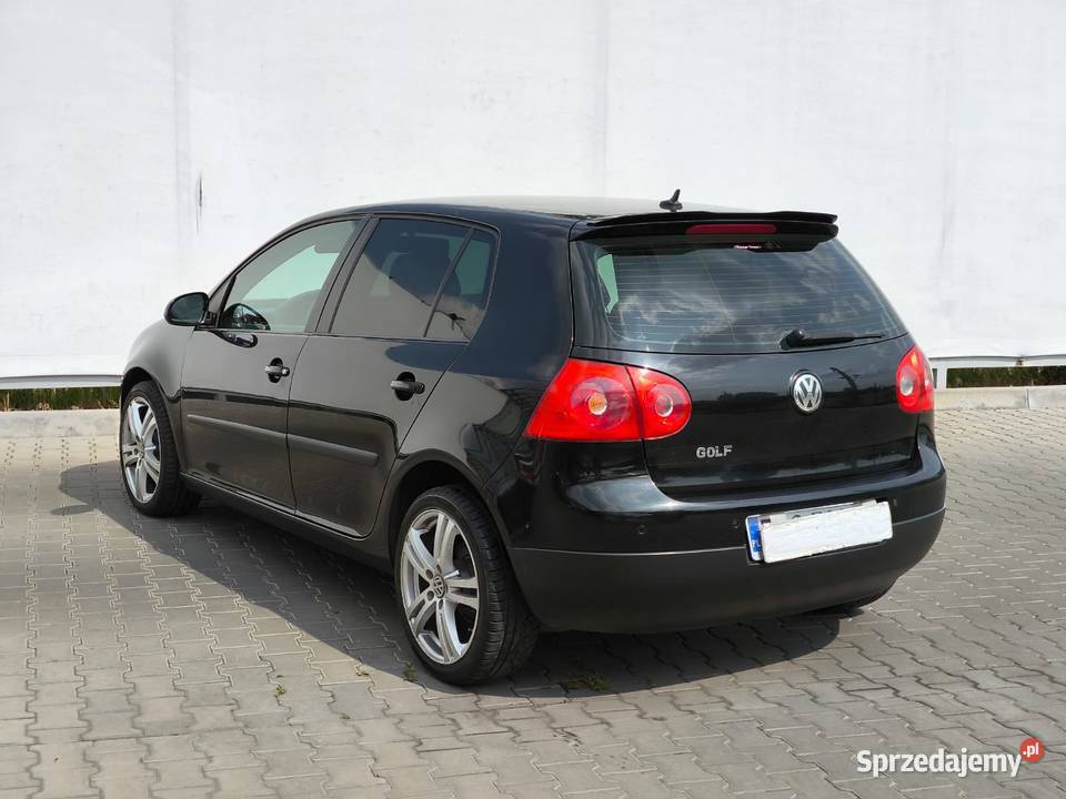 Volkswagen Golf V 16 Benzyna 2006 Doinwestowany Rok produkcji 2006 Ksawerów