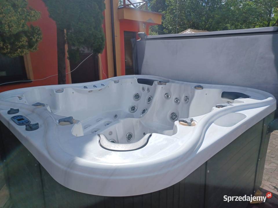 WANNA OGRODOWA JACUZZI 6 osób z hydromasażem Jacuzzi Osina sprzedam