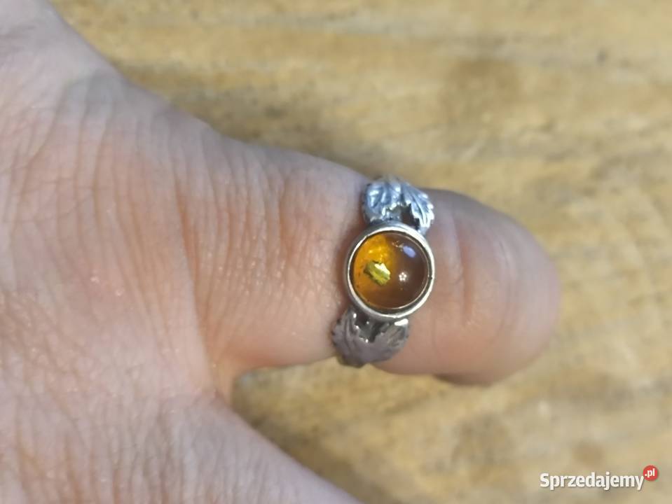 Srebrny pierścionek z bursztynowym oczkiem G5 srebro Mysłowice