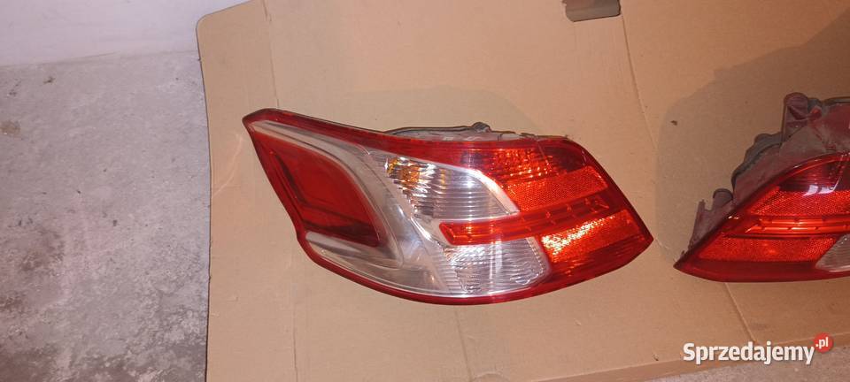 Lampa tylna tył prawa lewa komplet Peugeot 301