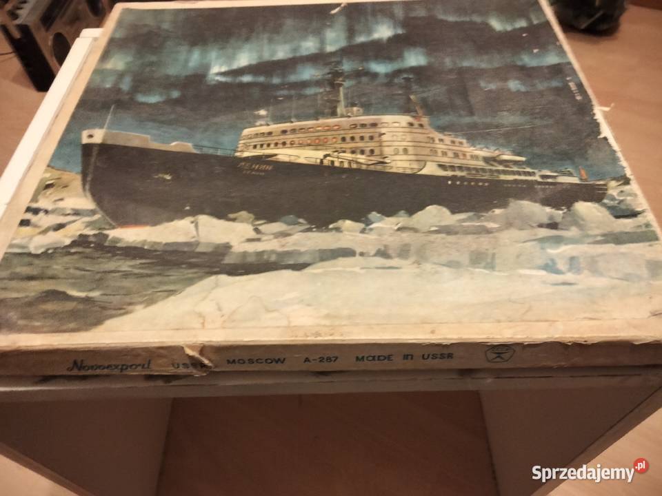 Pudełko modelu lodołamacza Lenin Warszawa