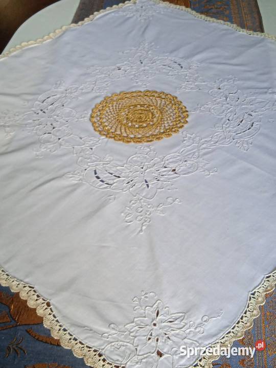 HAFTOWANA SERWETA STOŁOWA W KWADRACIE Piła