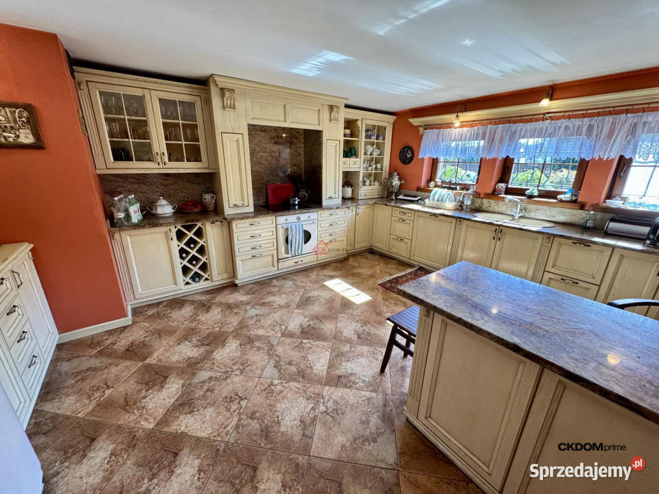 Przestronny dom 360 m z ogrodem Piękny ogród Domy Starachowice