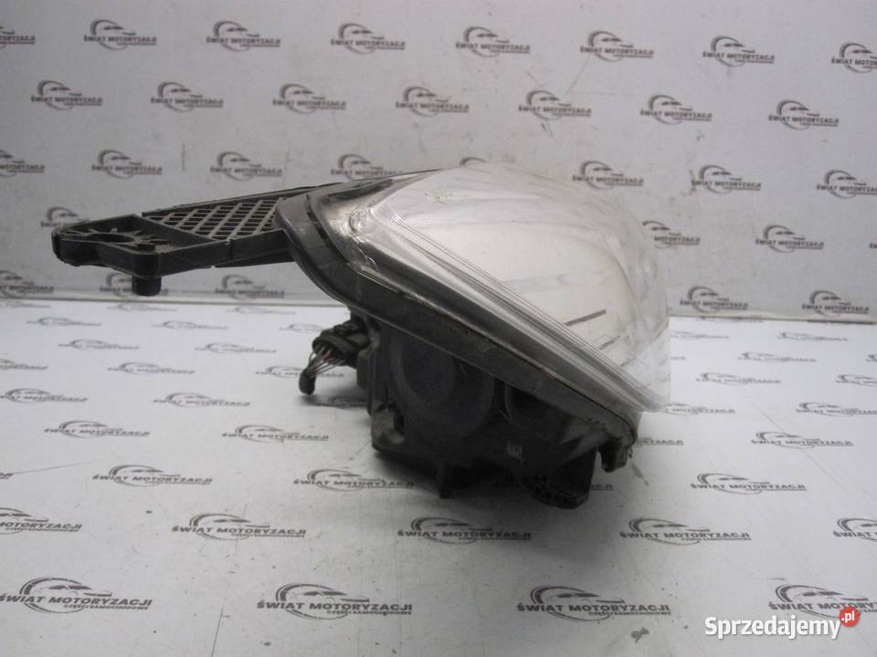 FORD FOCUS MK3 III 13r lampa prawa przód