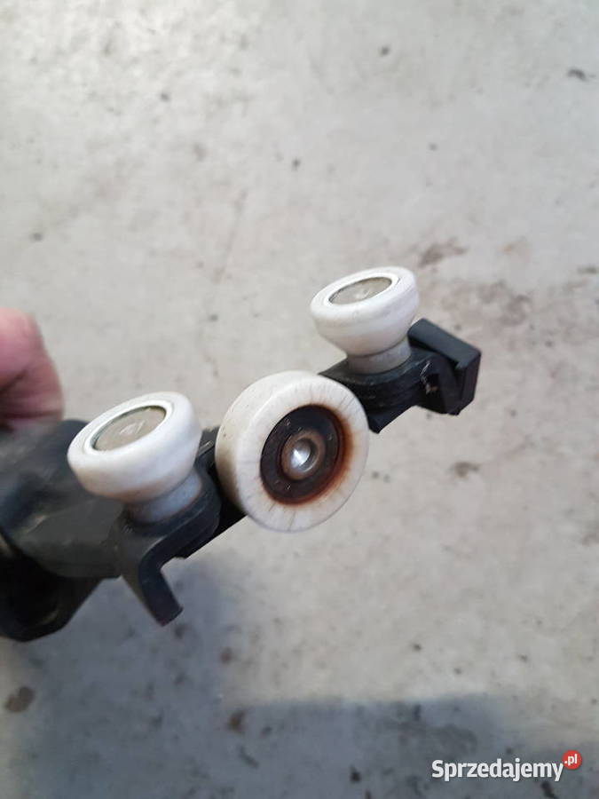 VW CADDY 2K0 ROLKA DRZWI ZAWIAS PRAWY BOK Turek sprzedam