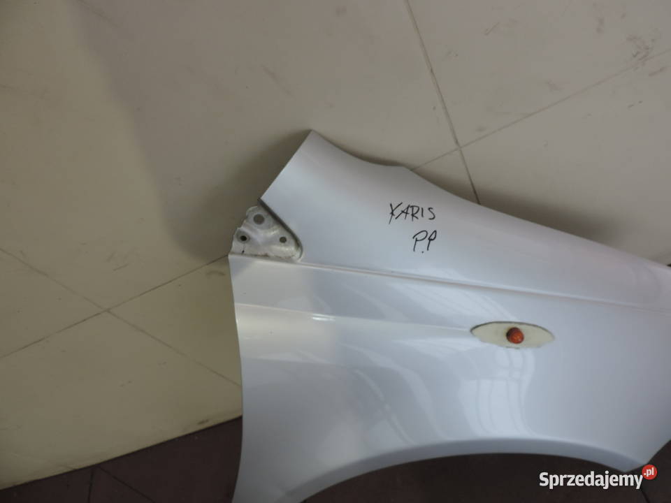 BŁOTNIK PRAWY PRZÓD TOYOTA YARIS 1 FL KOLOR 1E7 osobowe