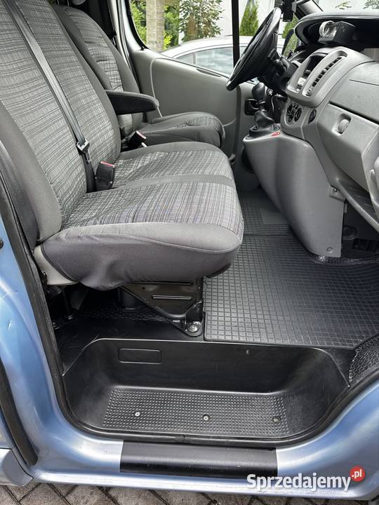 Renault trafic 9 os 2xklima long nieuszkodzony Szczytna