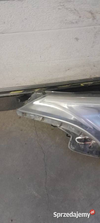 LAMPA REFLEKTOR PRAWY TOYOTA AVENSIS T27 LED Dobiegniew