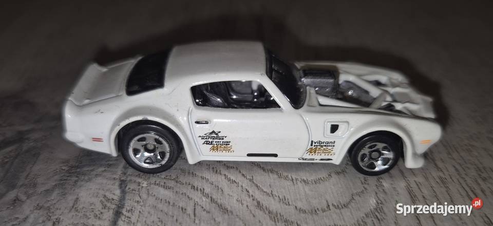 Autko samochód resorak Hot Wheels Pontiac Łódź