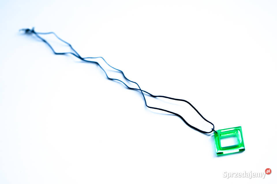 Zielony wisiorek kwadrat z żywicy epoksydowej na Warszawa