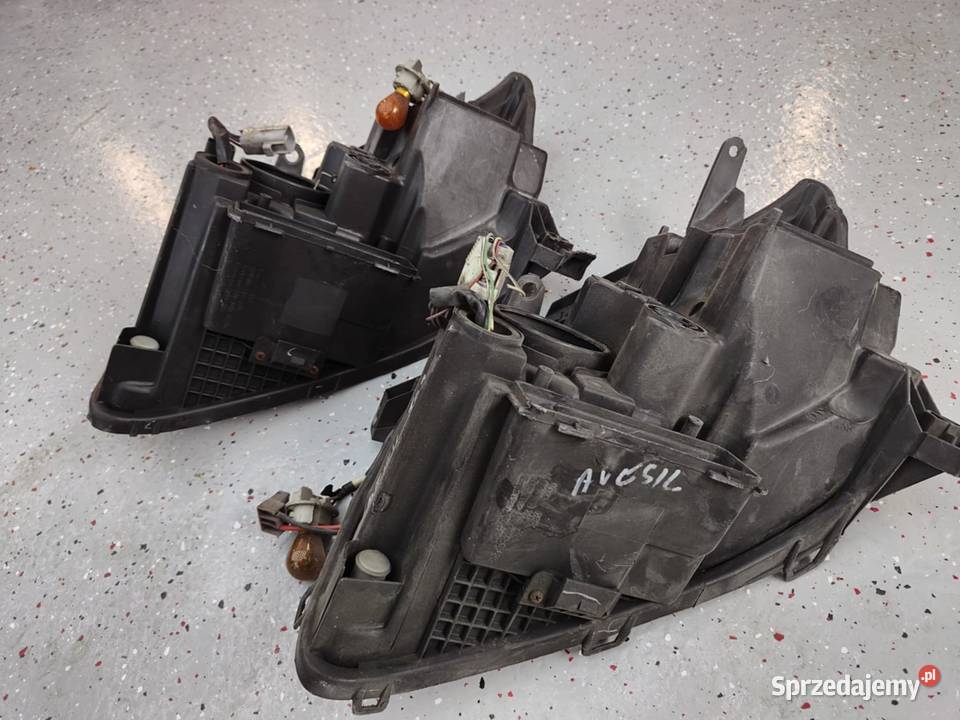 Dwie prawe obudowy Toyota Avensis części opolskie Kielcza