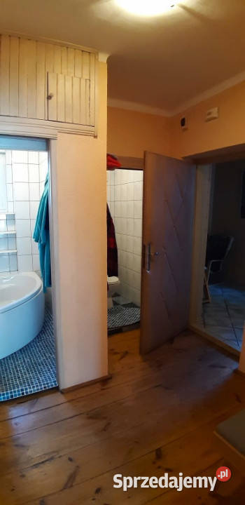 Mały bliźniak z garażem zalewem Sprzedaż