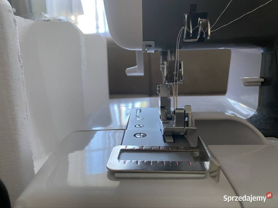 Maszyna do szycia Overlock Deszczno