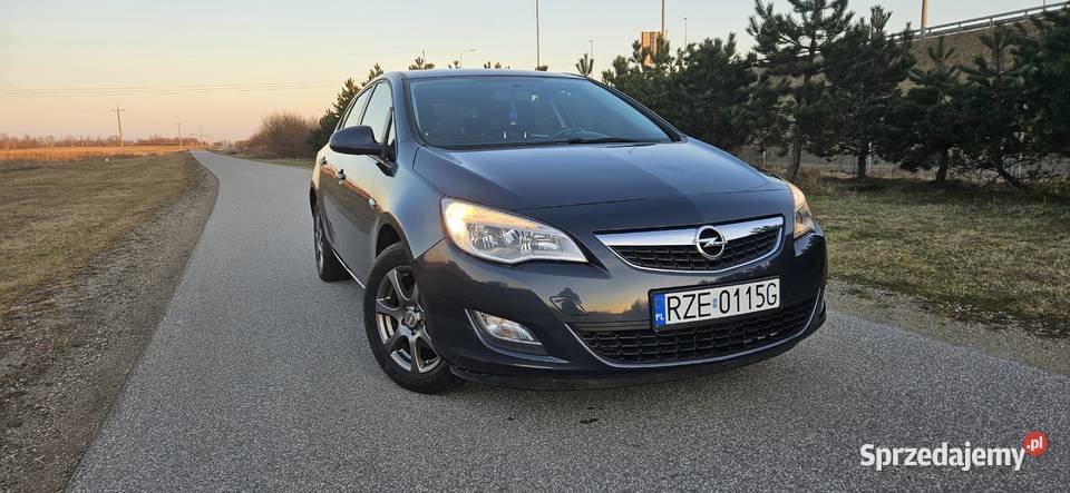 OPEL ASTRA J 16b Rok produkcji 2010 Rzeszów