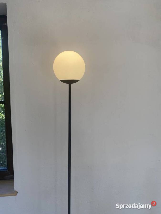 Lampa podłogowa Jeleśnia