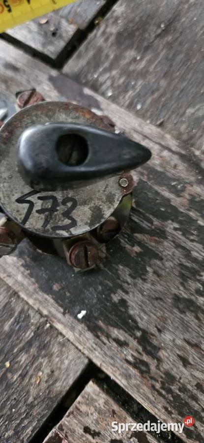 473Stary zabytkowy bakelitowy włącznik z PRLu