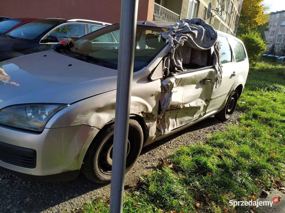 Ford focus 16 uszkodzony jeździ do negocjajci Poręba Górna