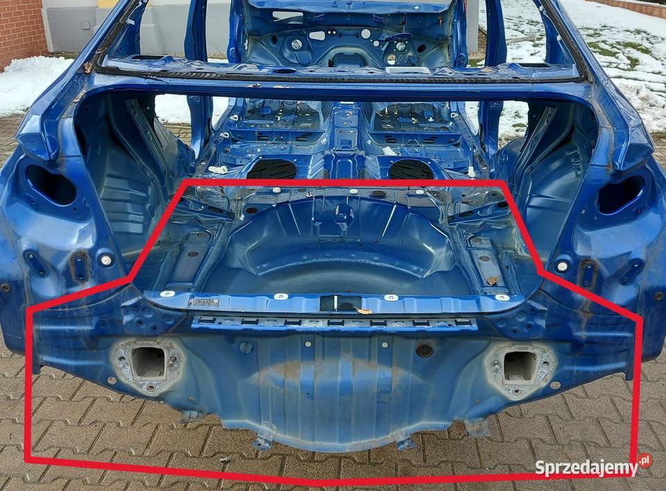 Subaru WRX STI 2015 pas tylny podłoga wnęka osobowe