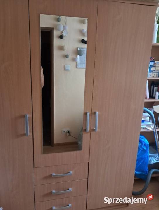 Szafa z lustrem zadbana