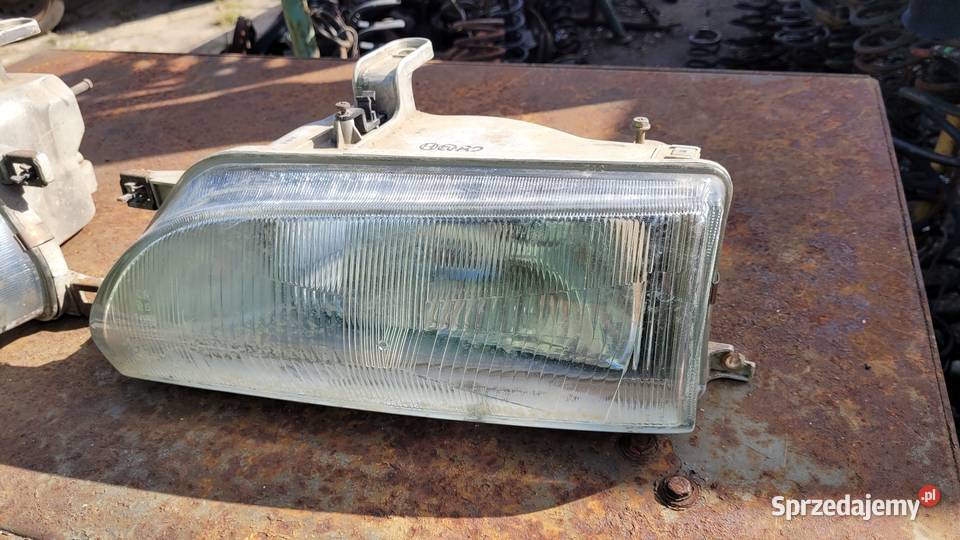 Lampy przednie Toyota Corolla E10 Motoryzacja Łagów