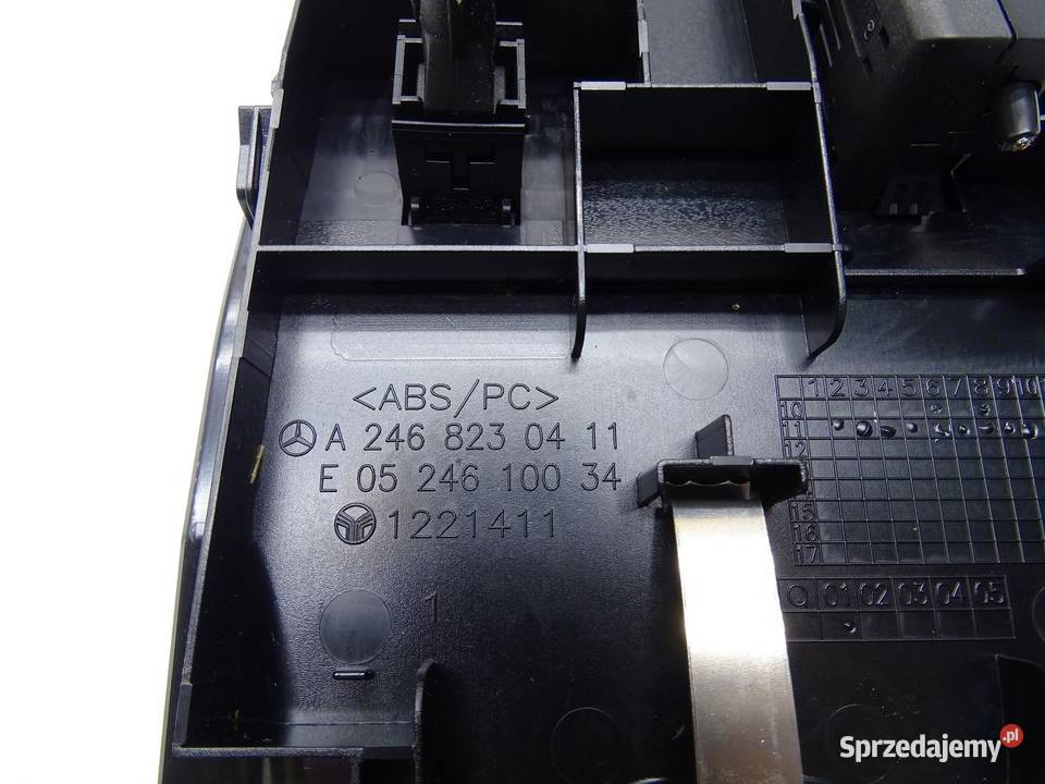 GNIAZDO USB AUX A2468230411 MERCEDES W246 W242