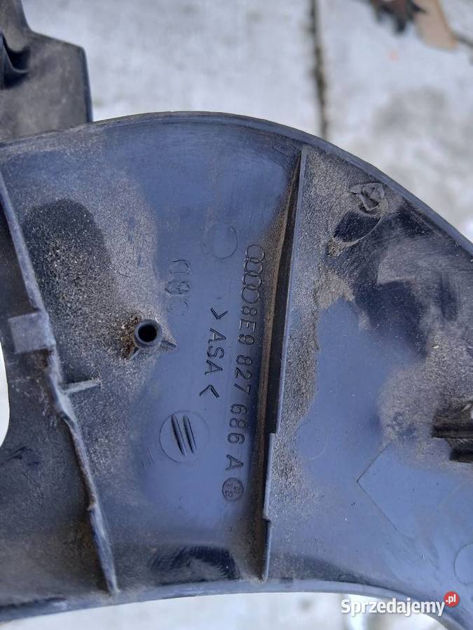 Audi A4 B6 B7 Avant osłona zawiasu tylnej klapy Szczerbice