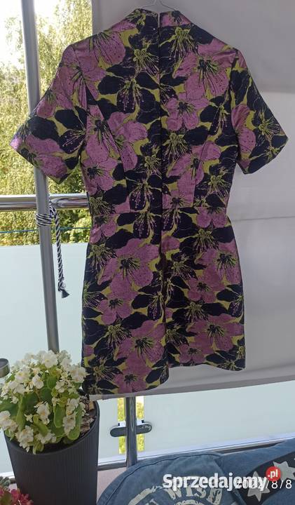 Krótka elegancka sukienka duże kwiaty fiolet lubelskie Radzyń Podlaski sprzedam