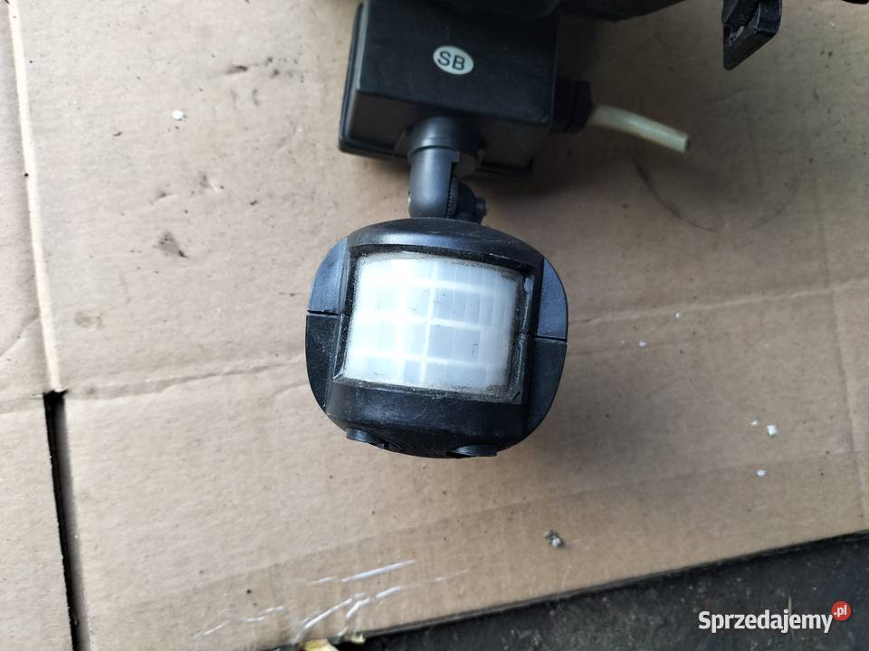 HALOGEN LAMPA DO GARAŻU Z CZUJNIKIEM RUCHU