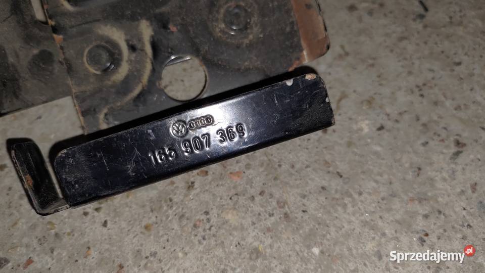 Obudowa osłona uchwyt sterownika ABS VW Jetta a2 Rok produkcji 1990 Mocowania podlaskie Suwałki