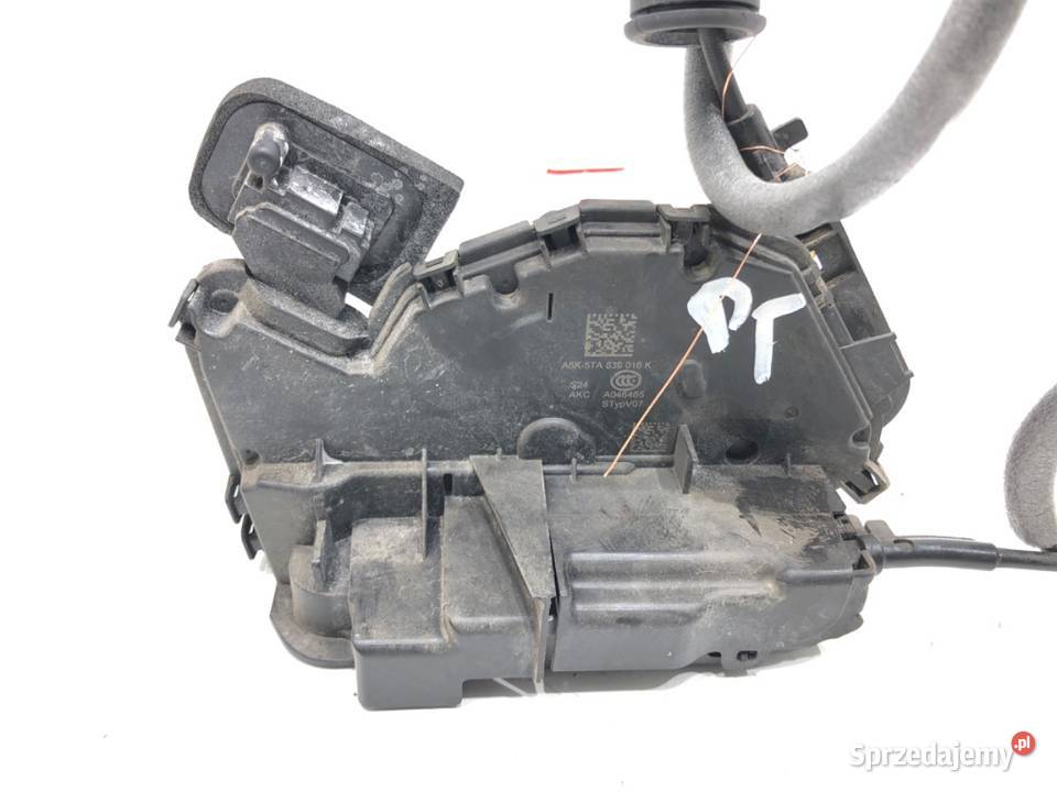 ZAMEK DRZWI PRAWY TYŁ VW GOLF VII Hatchback