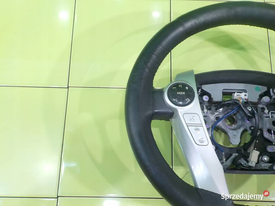 TOYOTA PRIUS III 18 VVTI AUT 10r 5D kierownica osobowe Kierownice