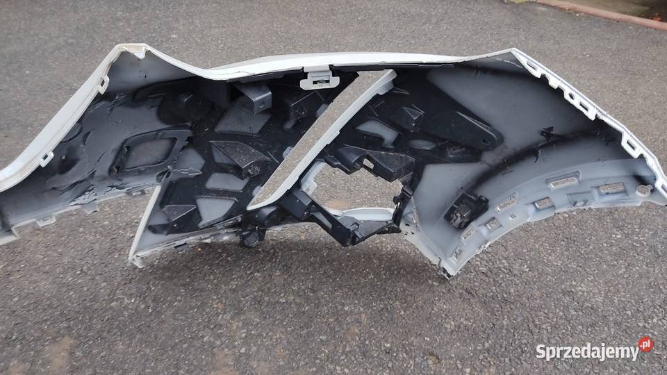 Zderzak przedni Peugeot 2008 6x PDC osobowe Zderzaki Sanok sprzedam
