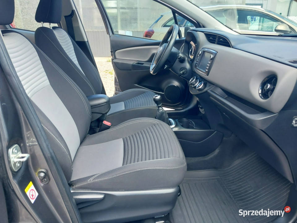 Toyota Yaris 1500 benz SALON Kamera Tempomat III światła przeciwmgielne mazowieckie Warszawa