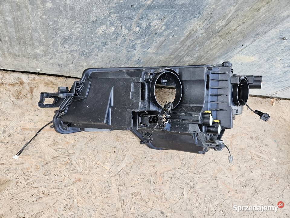 SKODA KAROQ PUSZKA LAMPY PRAWA PRZÓD ZWYKŁA Międzychód