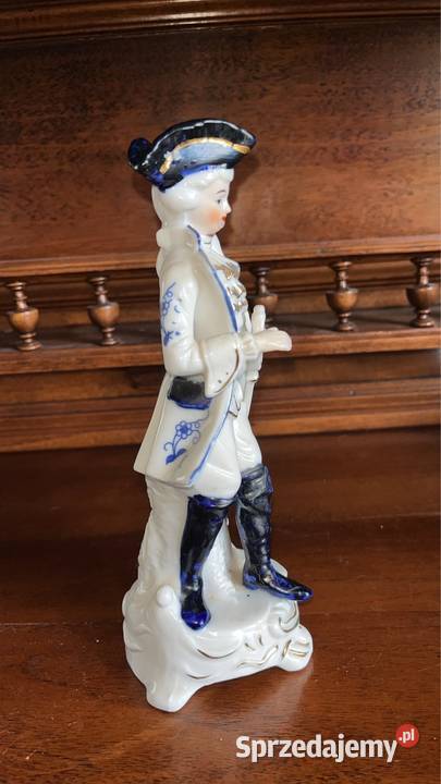 Figurka młodzieńca Bez sygnatury Porcelana i szkło Gdańsk