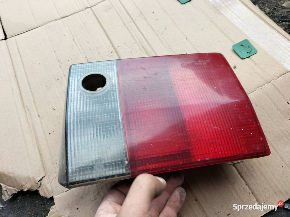 AUDI 80 B3 SEDAN B4 KOMBI LAMPA TYŁ TYLNA PRAWA Kamień-Kolonia