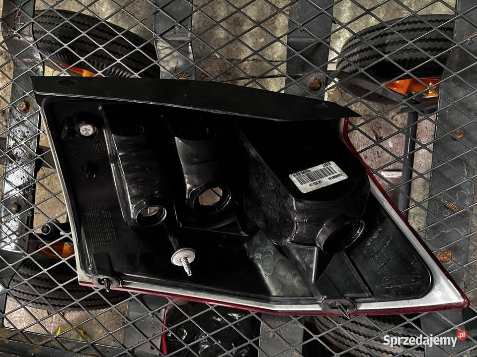 Lampa tył lewa Chrysler 300C kombi lewe wielkopolskie