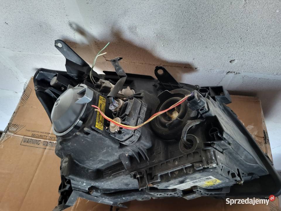 Lampa lewa przód xenon toyota Avensis t25 lift Pułtusk